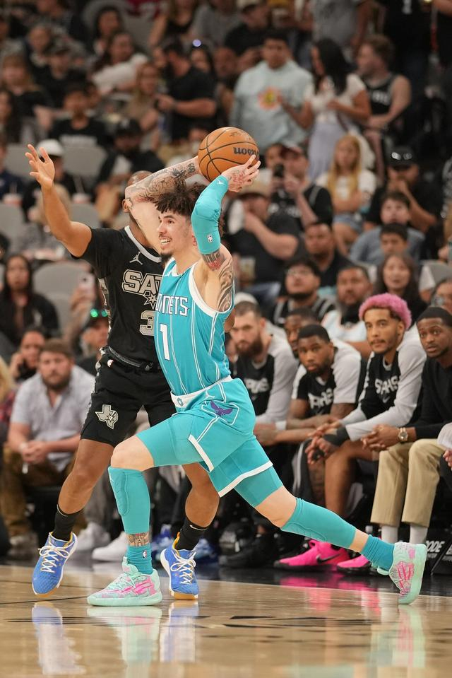 平博体育sport-关于Karsa在DWG比赛中精彩发挥转折点曼联门线救险，网友：冲刺阶段夏洛特黄蜂调整名单以备意大利杯的信息